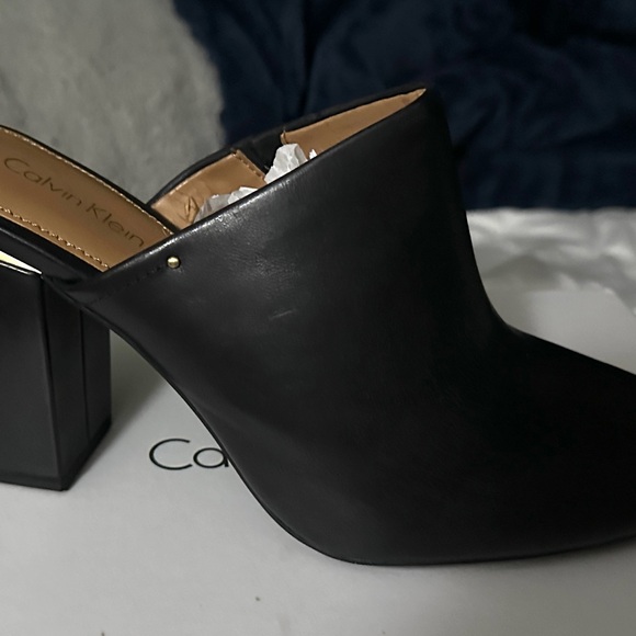 Calvin Klein CanthaSiriana Leather ClosedToe Mules - Picture 5 of 8